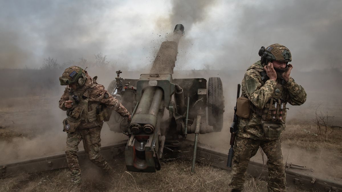 Ukrajinská protiofenziva sílí, tvrdí Zelenskyj. „Převzali jsme iniciativu“